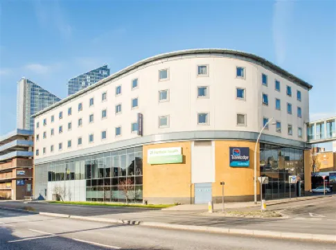 Travelodge London Ilford Hotels near Ilford Station