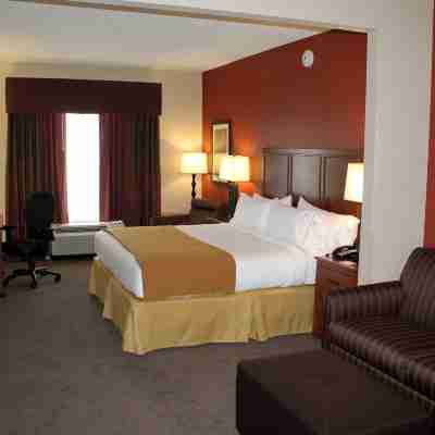 Holiday Inn Express & Suites Paducah West Rooms