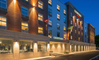 4. Courtyar..