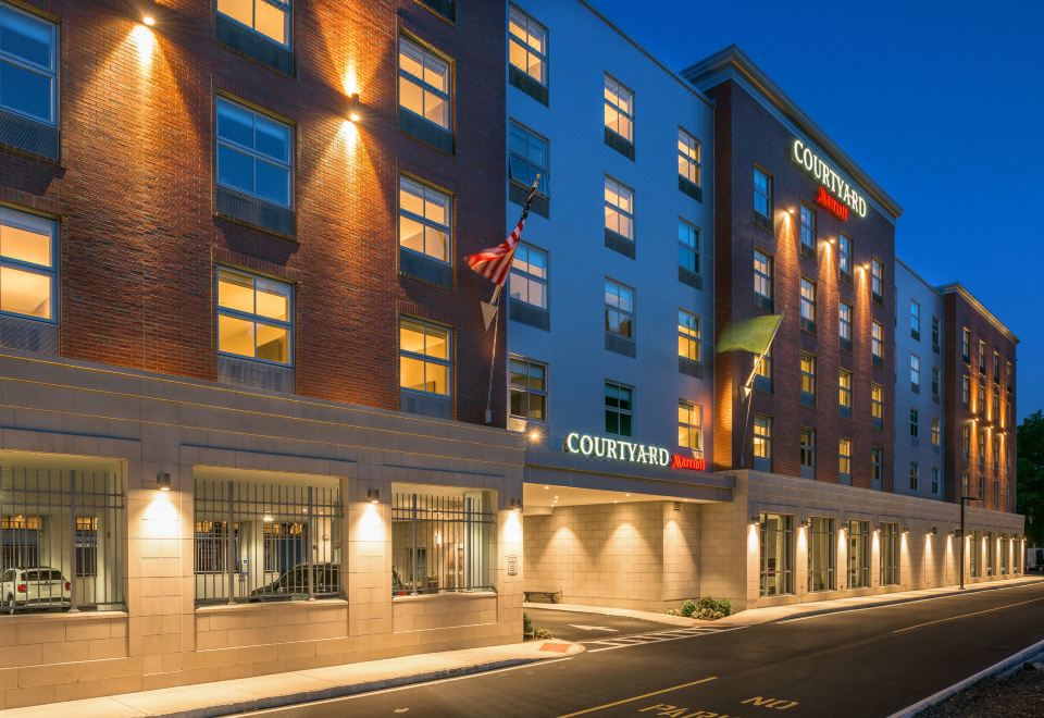 3. Courtyar..