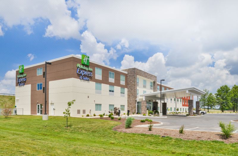 Holiday Inn Express & Suites Salem by IHG