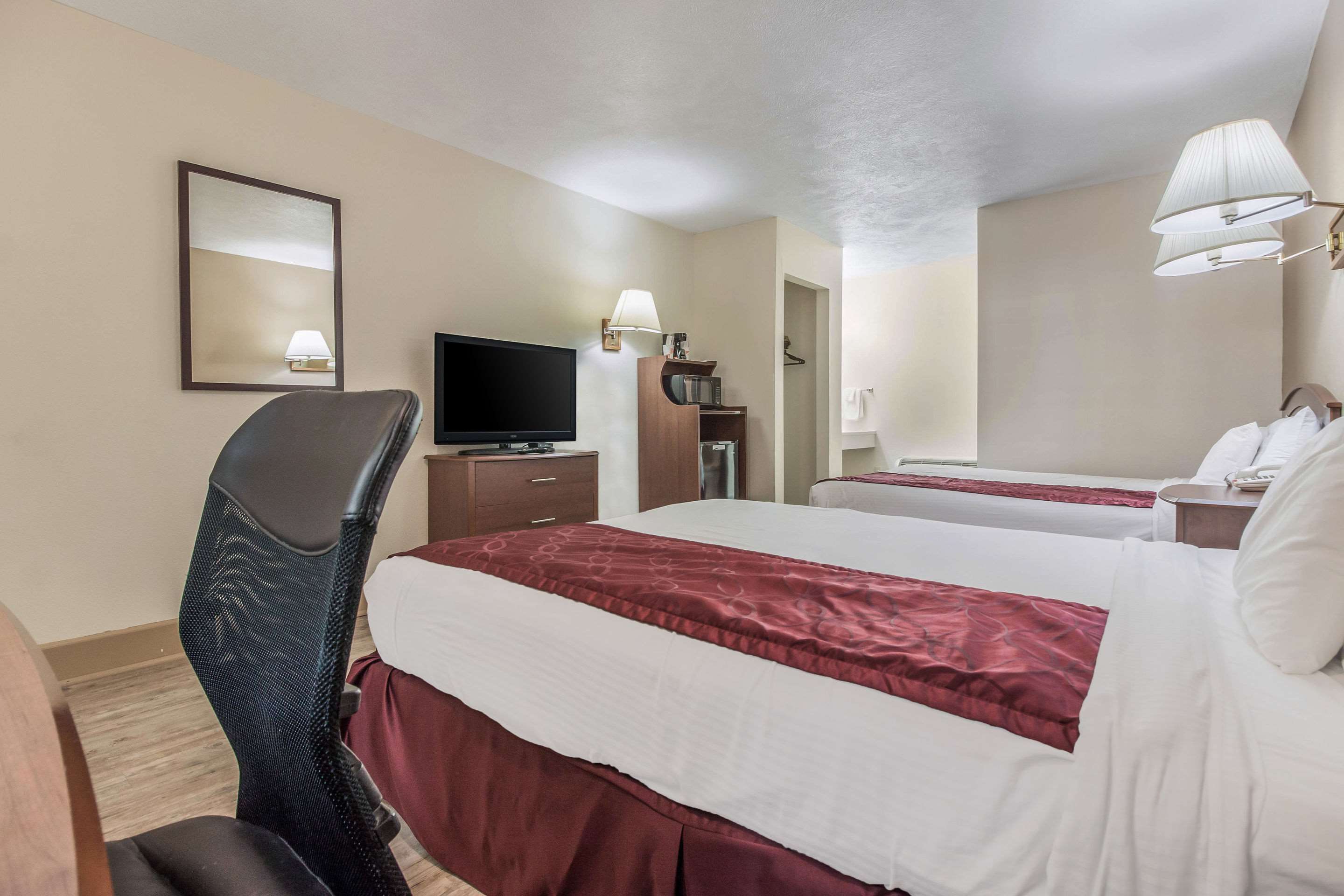 Coratel Inn & Suites McCook