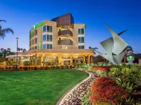 DoubleTree by Hilton San Diego Bayside Hotels near SeaWorld San Diego