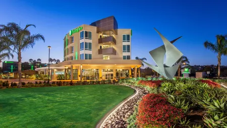 DoubleTree by Hilton San Diego Bayside Отели рядом с достопримечательностью «Пойнт Лома»