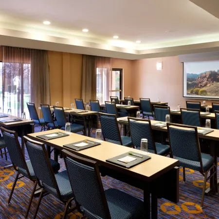 Sonesta Select Las Vegas Summerlin Отели рядом с достопримечательностью «Торговый центр Meadows»