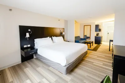 Holiday Inn Express & Suites Shelbyville Hotels in Shelbyville