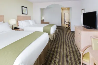 Holiday Inn Express & Suites Alvarado Отели в г. Альварадо