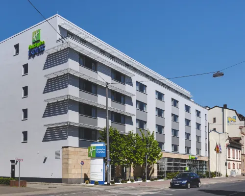 Holiday Inn Express Frankfurt Messe Hotels near Rebstockpark