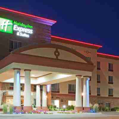 Holiday Inn Express & Suites Wausau Hotel Exterior