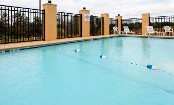 Holiday Inn Express & Suites Andalusia