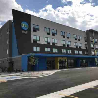 Tru by Hilton Cedar Rapids Westdale Hotel Exterior