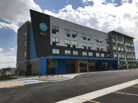Tru by Hilton Cedar Rapids Westdale Hotel dekat Islamic Center of Cedar Rapids