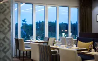 Hilton Garden Inn Ufa Riverside - parking