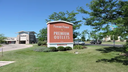 Sonesta Simply Suites Chicago Waukegan Отели в г. Уокиган