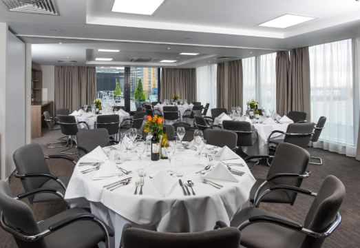 홀리데이 인 런던 웨스트