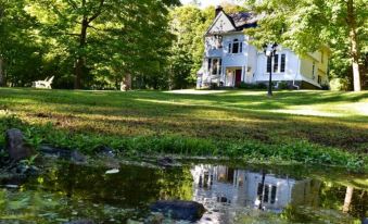 The Pawling House Bed & Breakfast