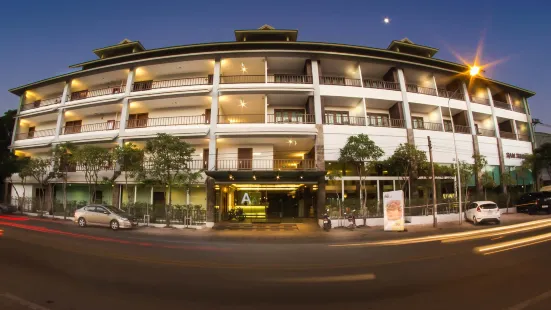 Siam Triangle Hotel