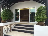 Le Lerts Living Hotel