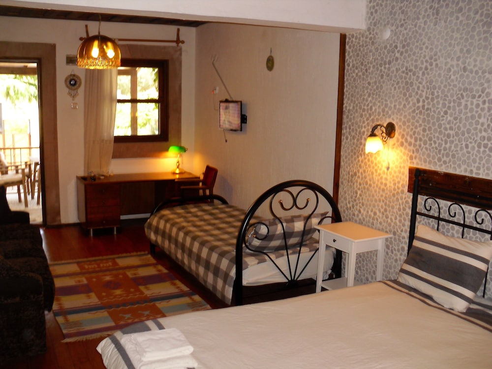 Akropolis Guest House