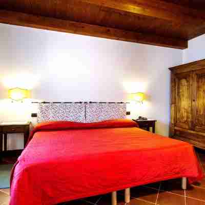 Relais Castello di Razzano Rooms