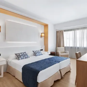 THB Los Molinos Adults Only Отели рядом с достопримечательностью «Пуэрто де Ибиса»