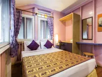 Samsen Sam Place Hotel berhampiran Jeti Thewej