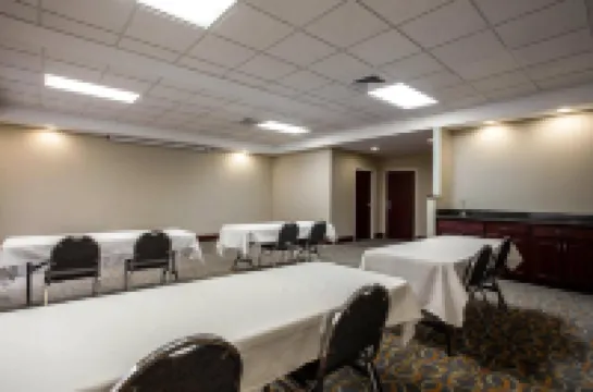 Comfort Inn & Suites Lumberton Central I-95