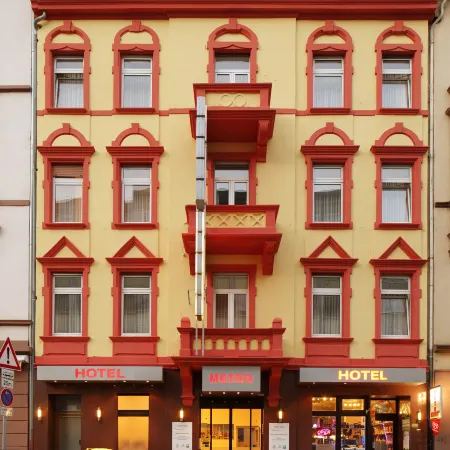Hotel Little Paris Отели рядом с достопримечательностью «Исторический музей»