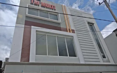 Hotel Tri Multi Hôtels à : Maritengngae
