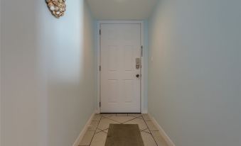 Seagull 404: Beachfront Condo W/Pool & Sundeck! Perfect for Couples or Families! 2 Bedroom Condo