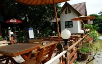 Saplaisuan Resort Hotels in U Thong