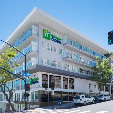 Holiday Inn Express San Diego Downtown by IHG Отели рядом с достопримечательностью «Музей Железнодорожных Моделей»
