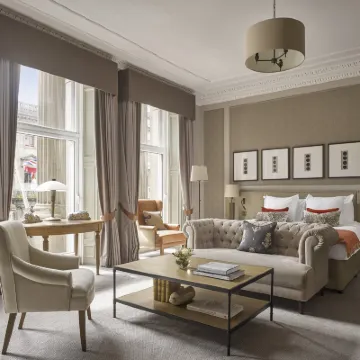 InterContinental Hotels EDINBURGH THE GEORGE by IHG プリンシズ・ストリート周辺のホテル