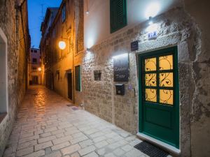 Residence Teatro - Near Cathedral of St James