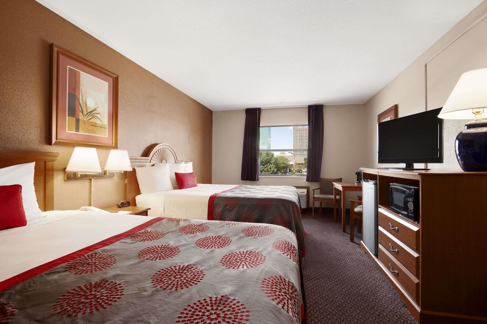 Ramada by Wyndham Sioux City