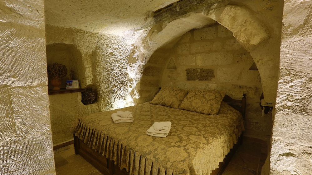 Hidden Cave Hotel