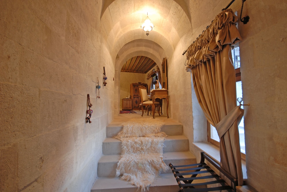 Phocas Cave Suites