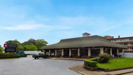 Ambassadors Inn & Suites