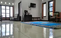 Villa Pondok Nuansa 2 فنادق في Pacet