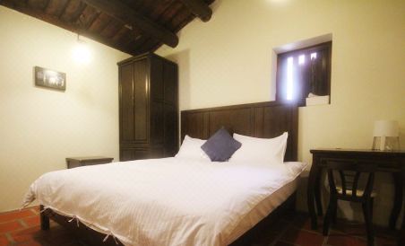 Longmen Inn Bed and Breakfast - Housity