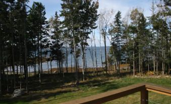 Cottage on the Shore - Four Bedroom Home