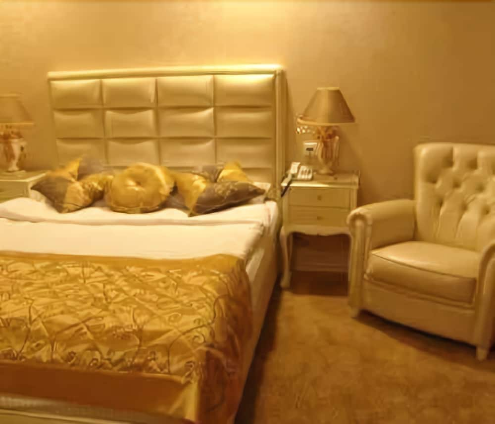 Golden Boutique Hotel