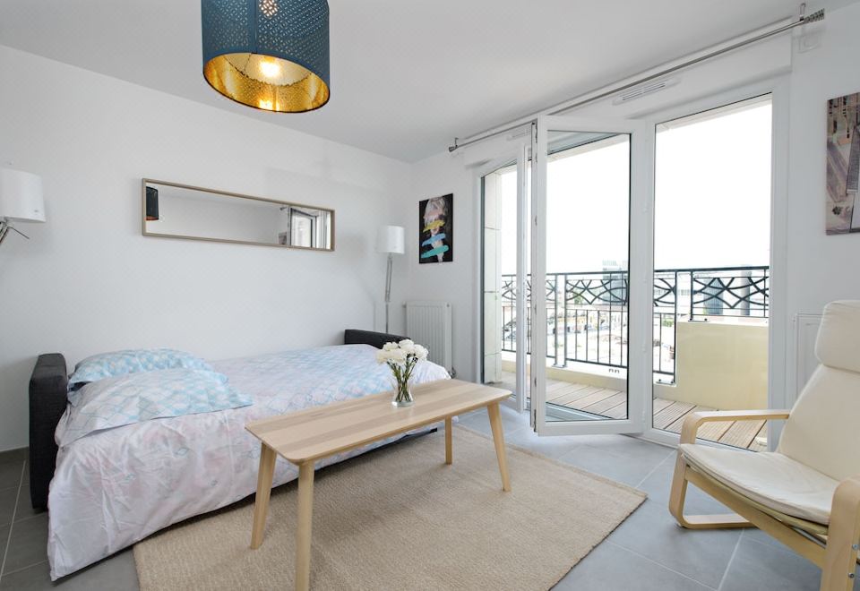 Accommodation with Parking Near Paris