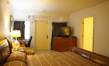 Holiday House Motel - Housity