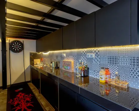 My Space Capsule Hotel Отели рядом с достопримечательностью «Остров Тимба Тимба»