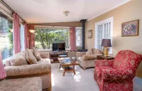 Highland Lake Inn & Resort - Flat Rock فنادق في Flat Rock