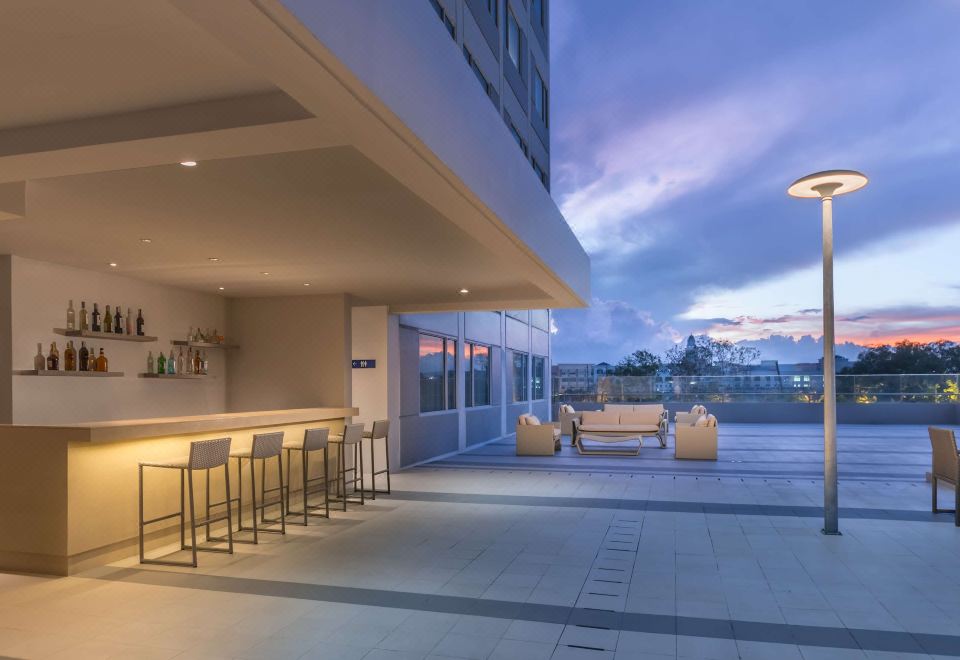 파크 인 바이 래디슨 일로일로의 로비와 비즈니스 센터