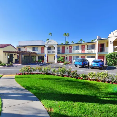 Lamplighter Inn & Suites at SDSU Отели рядом с достопримечательностью «Стадион SDCCU»