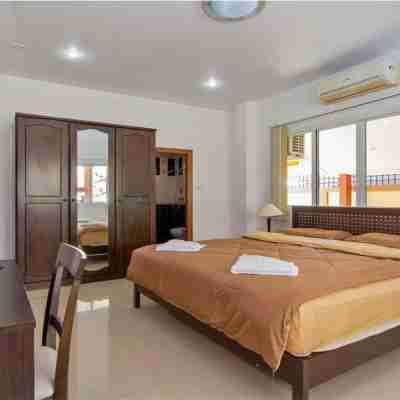 Pattaya Sandstone 4 Bedroom Luxury Pool Villa Rooms