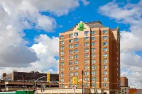 Holiday Inn & Suites Winnipeg-Downtown Hotel berhampiran Duff Roblin Provincial Park